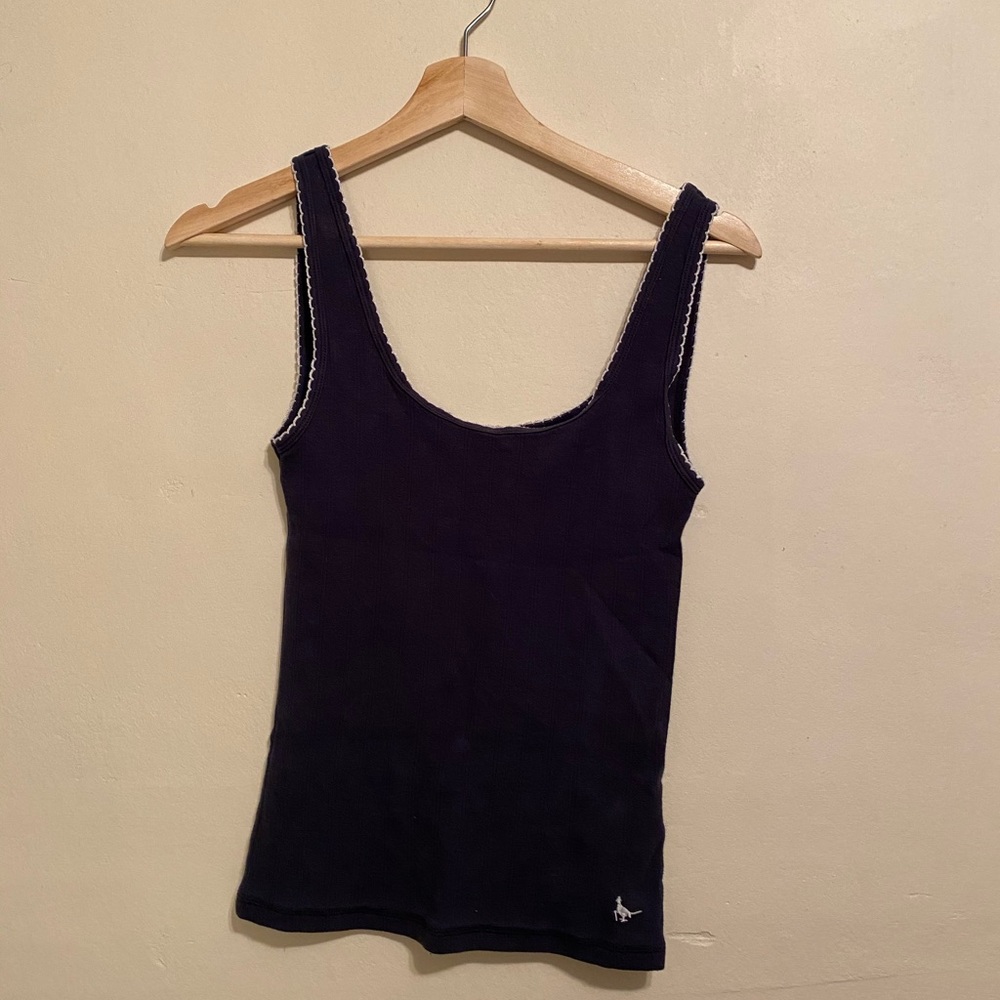 Tank top with stitched edges